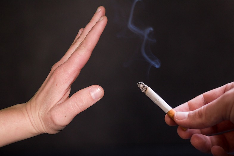 La sigaretta elettronica ha effetti positivi per chi vuole smettere di fumare