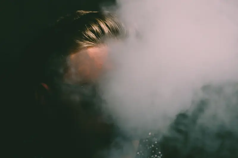 Immagine evocativa puff sigaretta elettronica usa e getta | Terpy